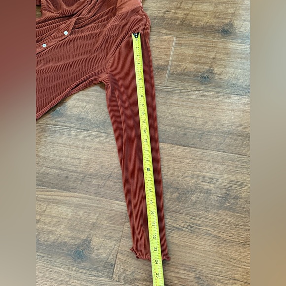 Anthropologie DOLAN lettuce-hem button down top- Medium - Picture 14 of 15